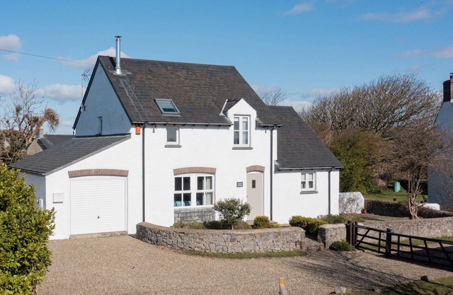 3 bedroom accommodation in Bosherston