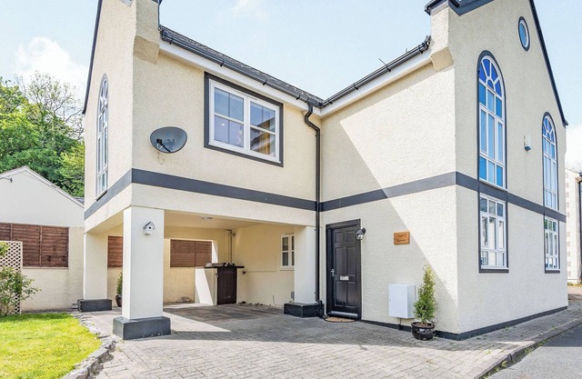 3 bedroom accommodation in Bryn Pydew