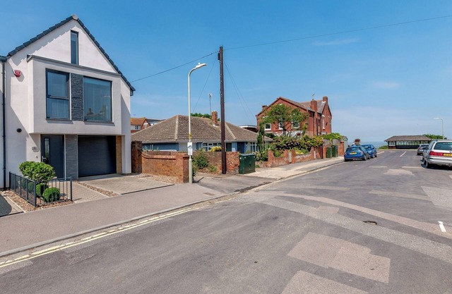 3 bedroom accommodation in Whitstable