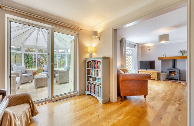3 bedroom accommodation in Willoughby