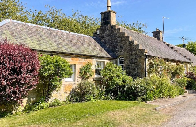 3 bedroom accommodation in Nine Mile Burn, near Edinburgh