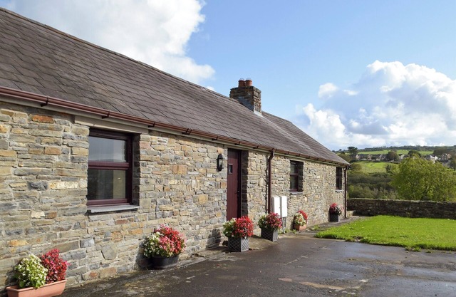 3 bedroom accommodation in Pontyates, near Kidwelly