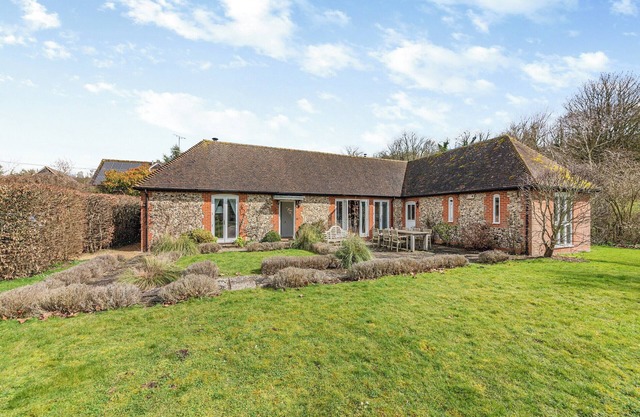 3 bedroom accommodation in Netton, near Salisbury