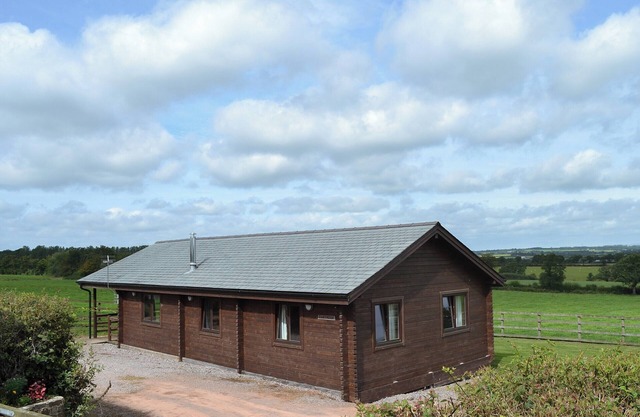 3 bedroom accommodation in Nomansland, near Tiverton