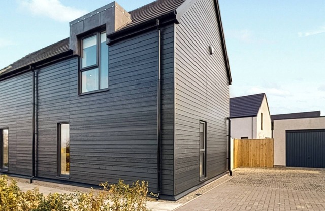 3 bedroom accommodation in Croy, near Inverness