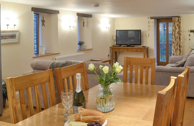 3 bedroom accommodation in Eastleigh, near Bideford