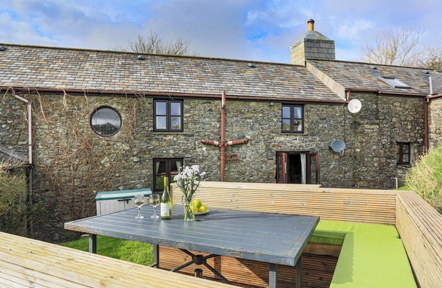 3 bedroom accommodation in Horndon