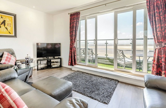 3 bedroom accommodation in Llanelli
