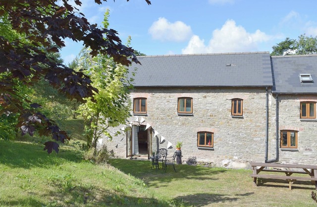 3 bedroom accommodation in Llanybri, near Carmarthen
