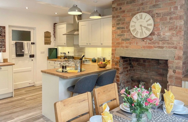 3 bedroom accommodation in Mills Croft, near Hognaston