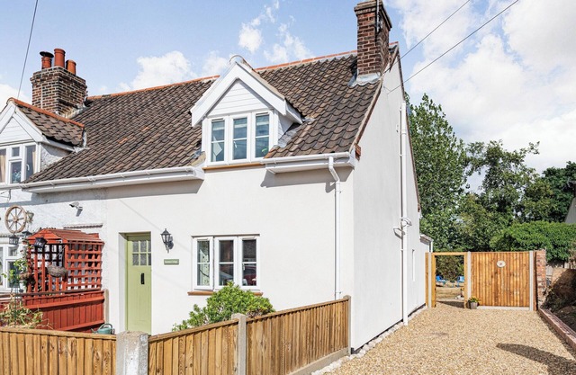 3 bedroom accommodation in Hickling, near Happisburgh