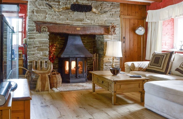 3 bedroom accommodation in Felindre, near Swansea