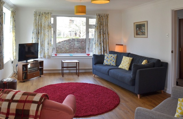 3 bedroom accommodation in Topsham