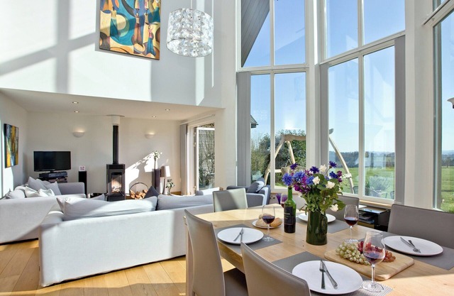 3 bedroom accommodation in Cricket St Thomas, near Chard