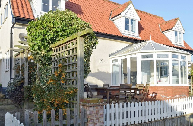 3 bedroom accommodation in Tattingstone, near Ipswich