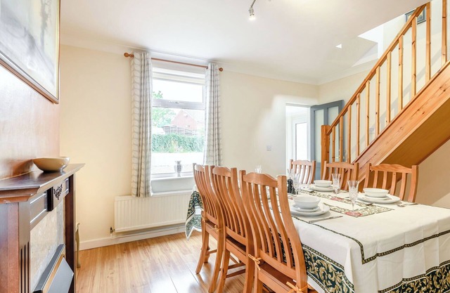 3 bedroom accommodation in Loddon
