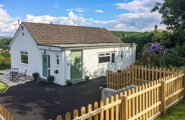 3 bedroom accommodation in Craig-Cefn-Parc, near Clydach