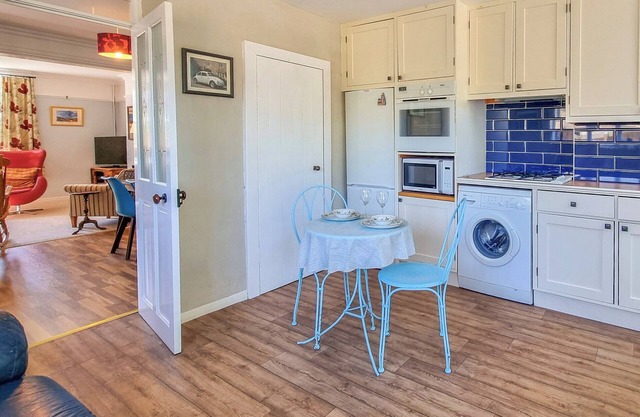 3 bedroom accommodation in Bath