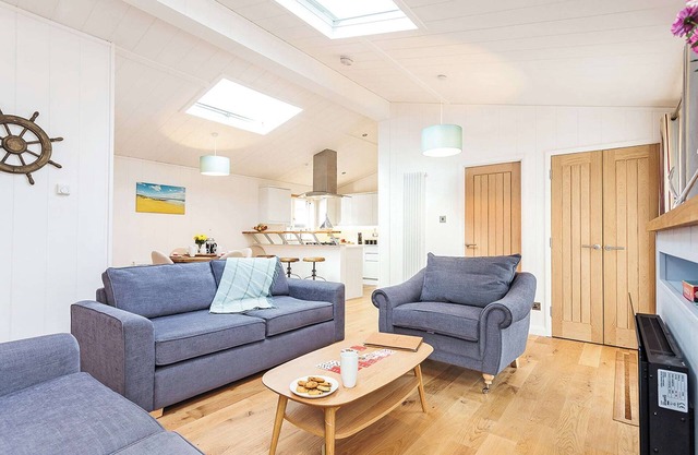 3 bedroom accommodation in Wootton Bridge, Nr Cowes