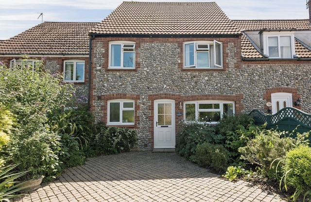 3 bedroom accommodation in Weybourne, near Holt