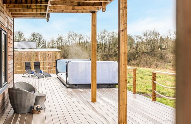 3 bedroom accommodation in Turton, Bolton
