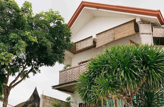 3 Bedroom Apartment- Sea view!