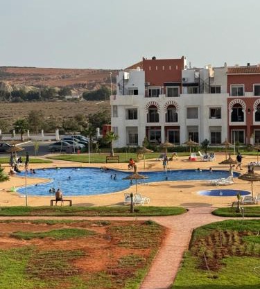3 Bedroom Apartment with pool for family