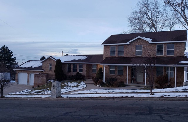 3 Bedroom Basement Suite with Kitchen