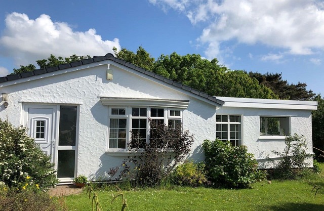 3 Bedroom Bungalow with large secure garden close to Sandy Beaches