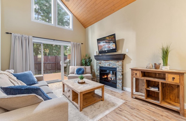 3 bedroom cottage close to Rathtrevor Beach, Mini Golf and pool on site.