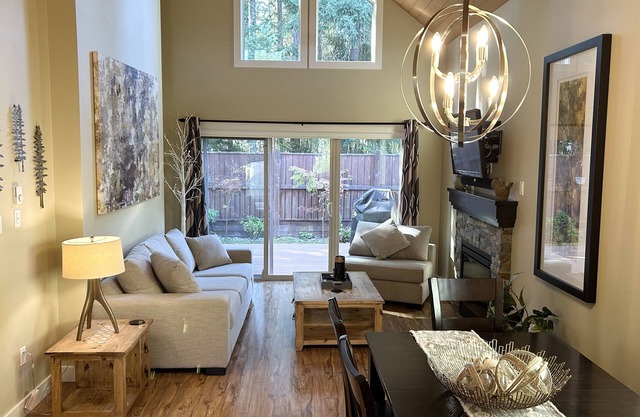 3 bedroom cottage close to Rathtrevor Beach, Mini Golf and pool on site.