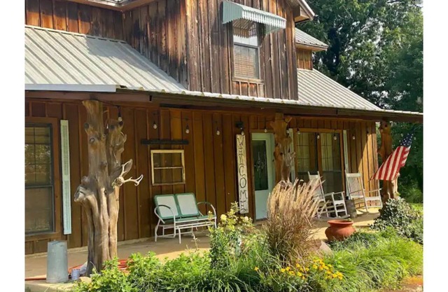 3-bedroom cottage in Atoka, just 10 minutes from the town center