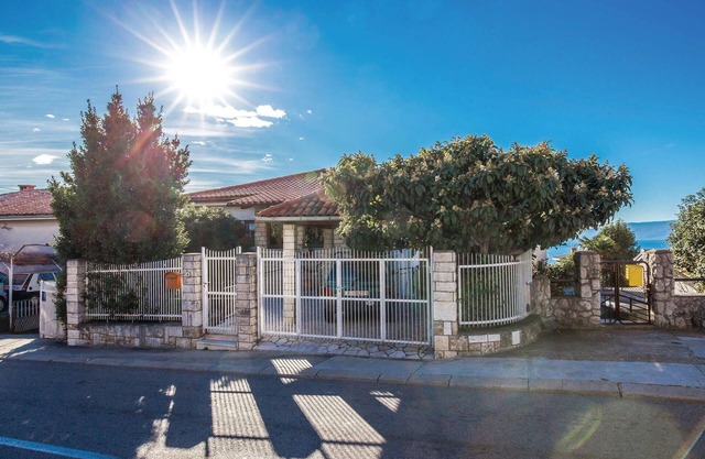 3 bedroom cozy apartment in Kostrena