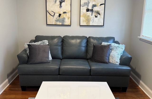 3-bedroom duplex apartment in lovely Stroudsburg by Main Street.