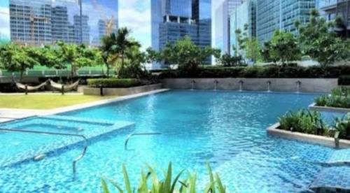 3 Bedroom Executive Suite Room with Excellent View of the City Skyline