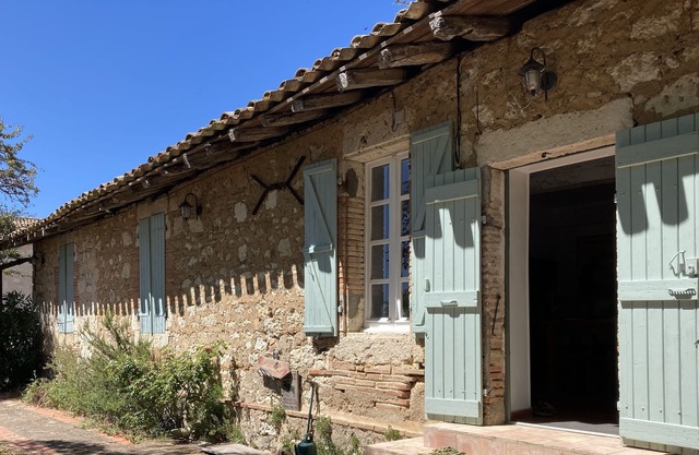 3 bedroom farmhouse with 2 mezzanine bedrooms, large garden with pool