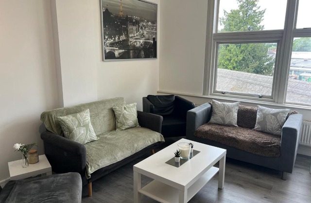 3 Bedroom Flat in Town Centre
