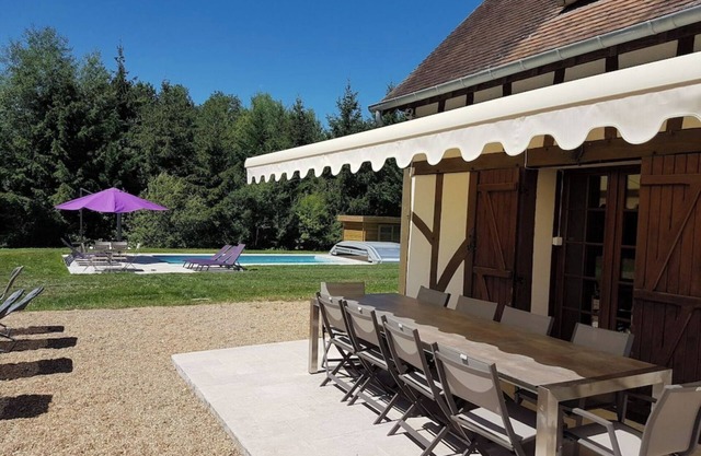 3 bedroom house and TV lounge, private swimming pool, 50 ha forest, ponds, tennis court
