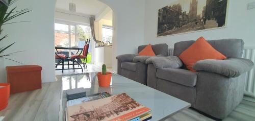 3 bedroom guest House in Brierley hill Contractors & Families Welcome DY5