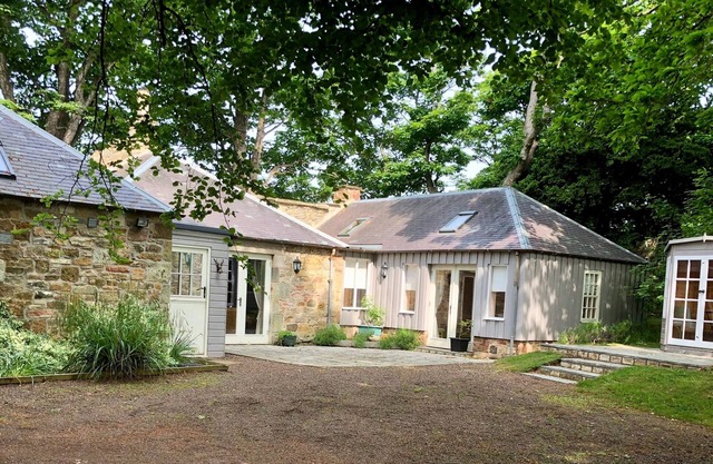 3 bedroom Historic Cottage With View Over Aberlady Bay