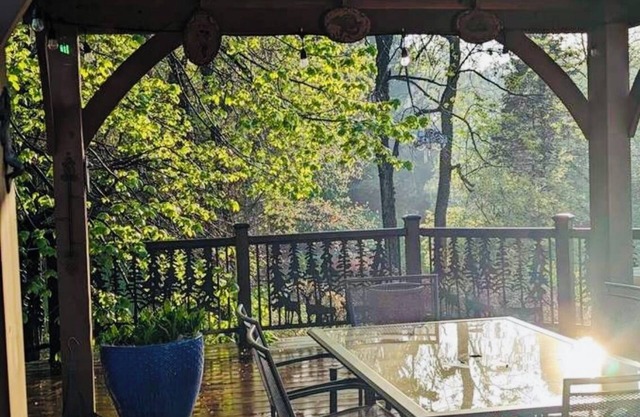 3-bedroom home on a 1.5 acre wooded property-4 miles from downtown Lake Geneva.