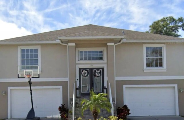 3 bedroom home with a tranquil view close to beaches and no cleaning fees!