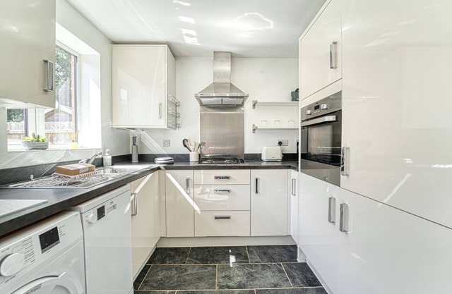 3 Bedroom Home with Parking in Worcester