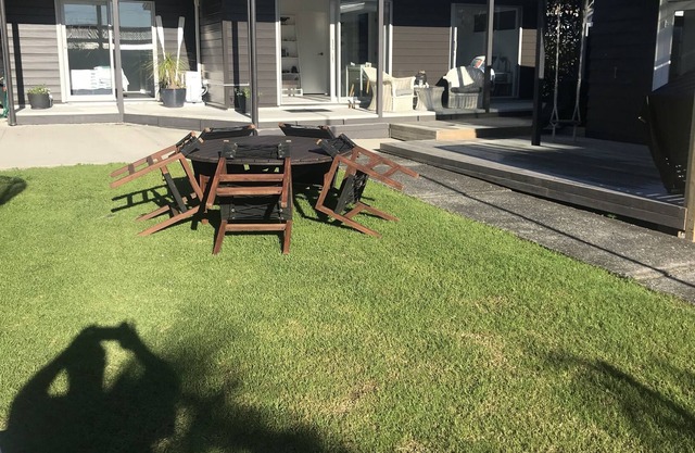 3 Bedroom House 30 seconds to the beach