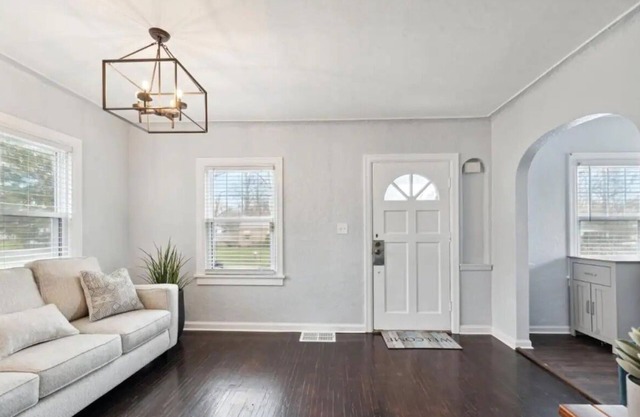 3-bedroom house in enjoyable Toledo with WiFi, AC