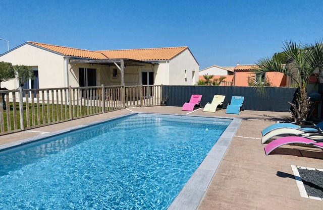 3 bedroom house with heated pool near La Rochelle and its beaches