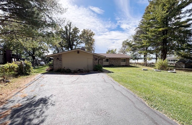 3-Bedroom Lake House Briggsville