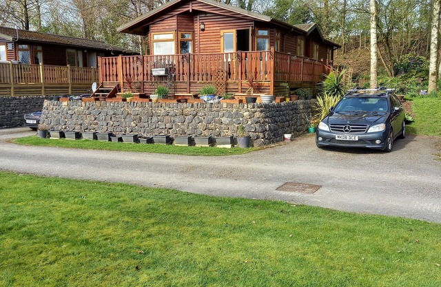 3 bedroom lodge with wifi and leisure facilities