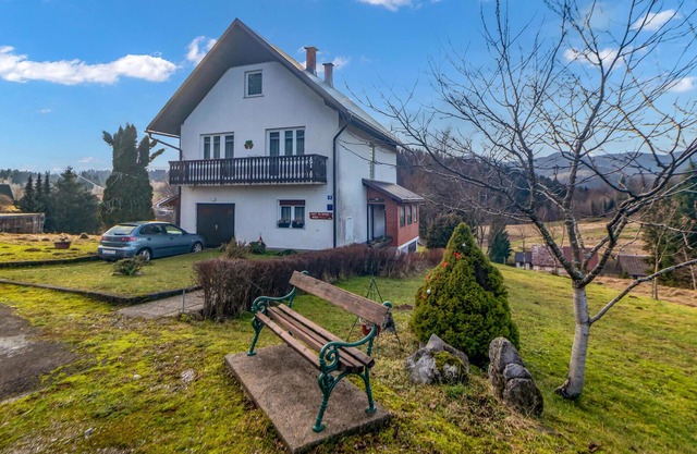 3 bedroom nice home in Crni Lug