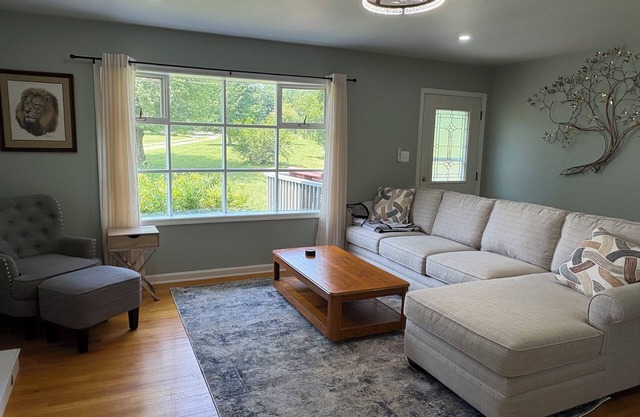 3-bedroom quiet countryside house in charming Fredericksburg 2 King Beds